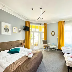 Gasthuis Expolis - Center Mtp Targi - 24h #betterthanyourex, Poznań